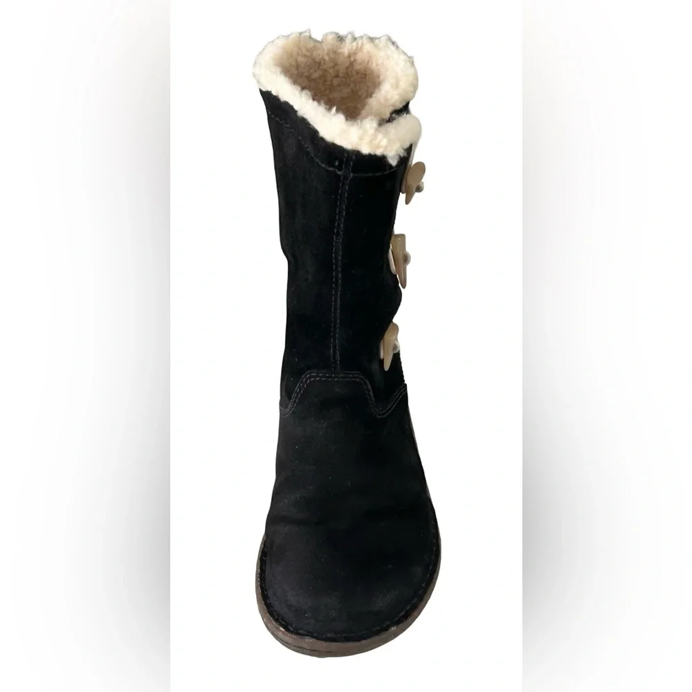 UGG Kona Black Suede Boots with Toggle Button Accent Rubber Sole Heel Sz 6